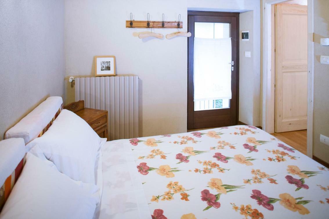I Chimi Locanda Di Frassino Bagian luar foto