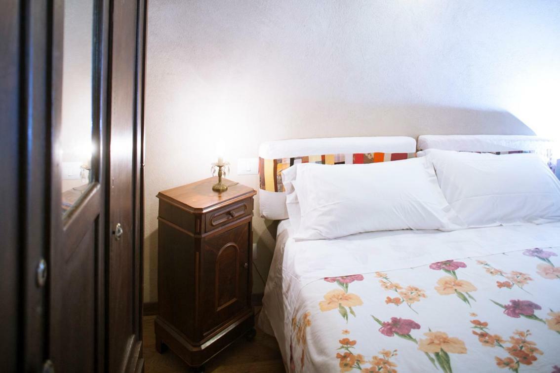 I Chimi Locanda Di Frassino Bagian luar foto